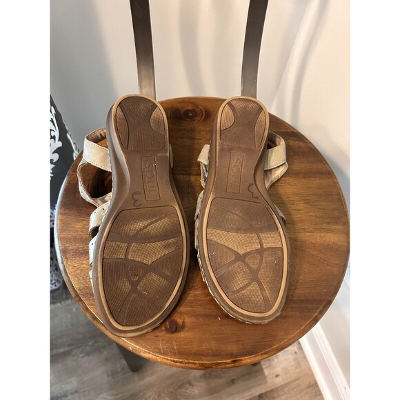 SOUL Naturalizer Beacon Women Studded Tan Beige Sandals Soft  Supportive Size 8 - Picture 3 of 5
